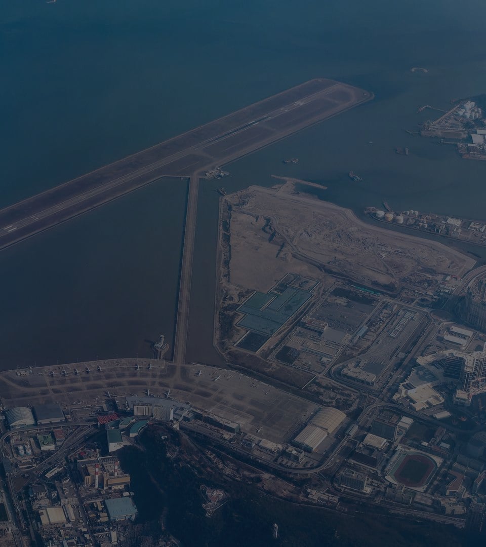 マカオ国際空港へのアプローチを機窓から望む——成田・関西からの直行便