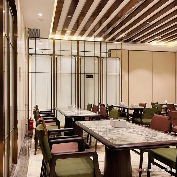 玖號水療餐飲用餐區大理石桌，澳門桑拿餐廳